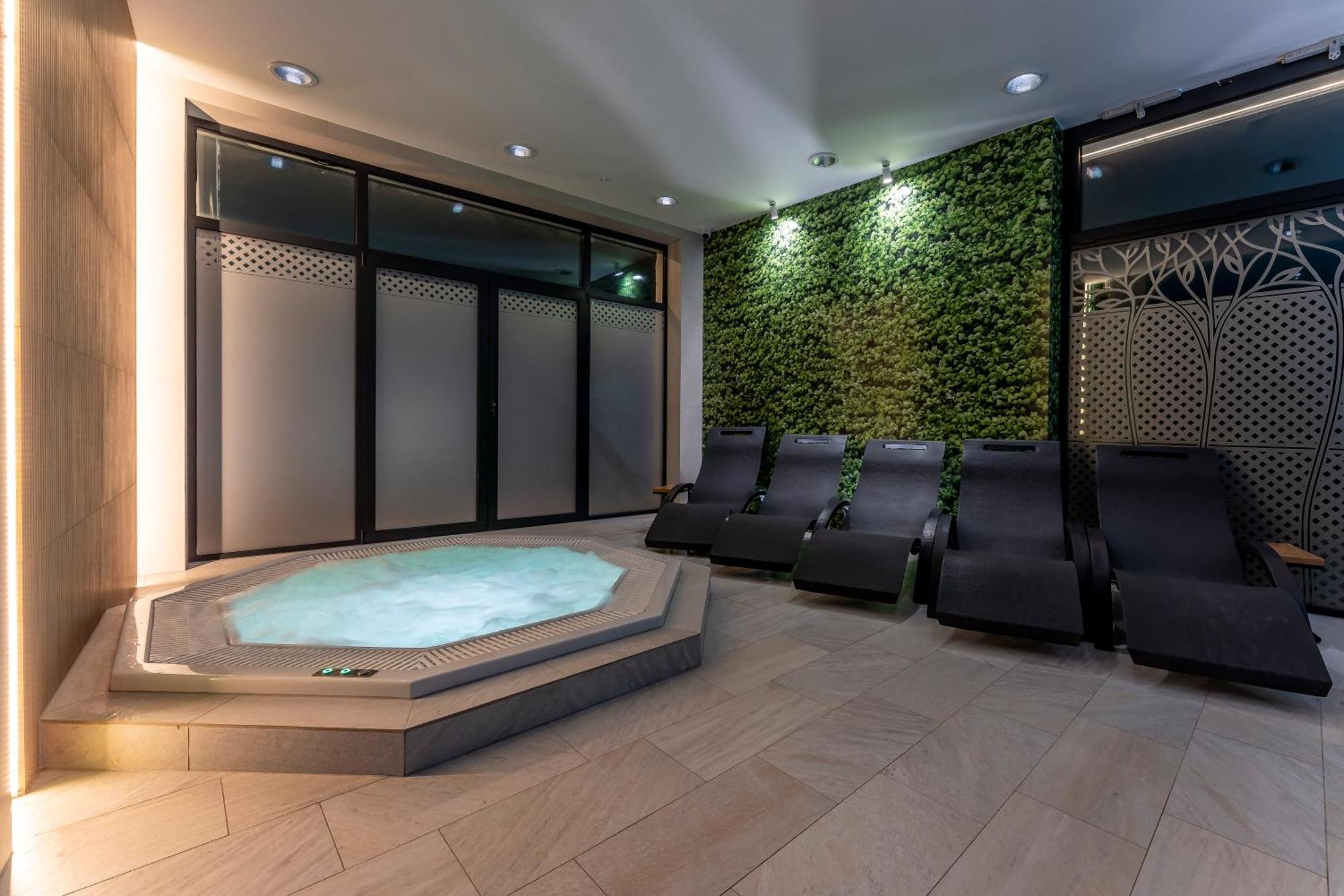Aura Medical Spa Naleczow Exterior photo